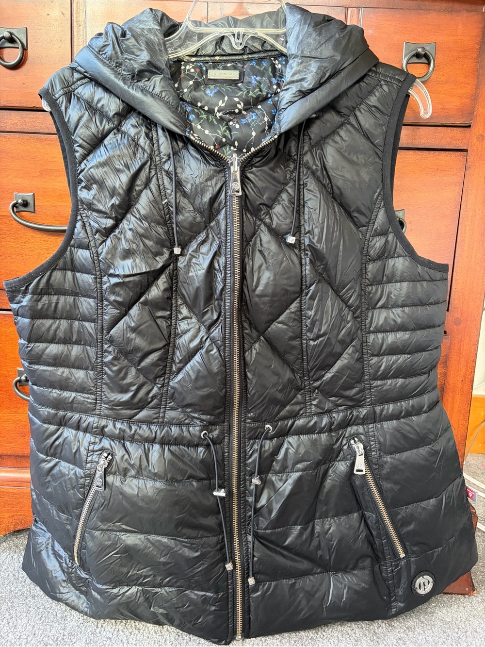Bernardo Reversible Quilted Puffer Vest Black Floral PrimaLoft Hooded Size Large